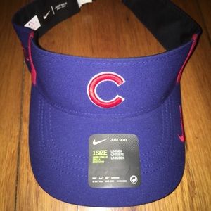 It’s a visor bro. A gnarly baseball visor.